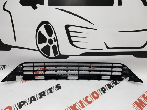 Решітка переднього бампера матова  Volkswagen Touareg 2015-2017 (7P6853671HRYP), аналог